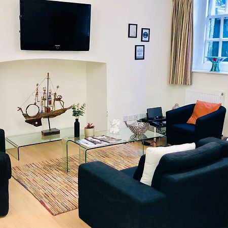 Contemporary Large Apartment In An Ideal Location Bath Buitenkant foto